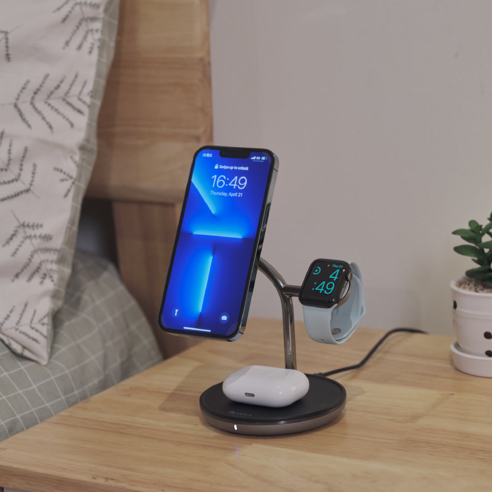 OMNIA M3+ Magnetic 3-in-1 Wireless Charging Station
