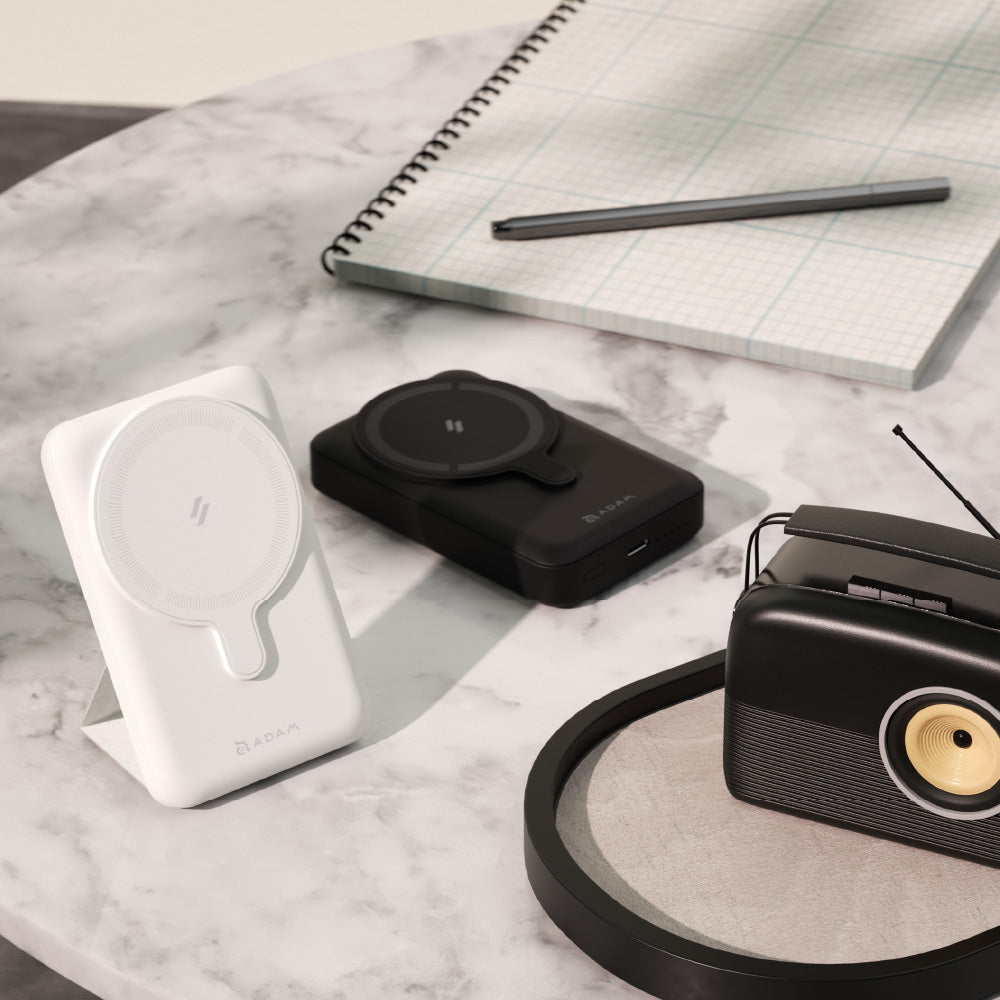 GRAVITY CS10 Magnetic Power Bank with Foldable Stand