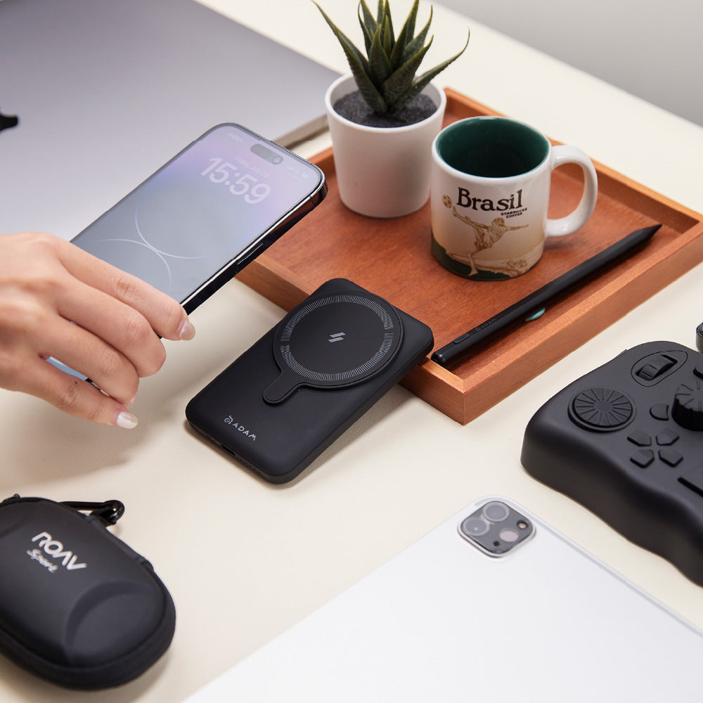 GRAVITY CS10 Magnetic Power Bank with Foldable Stand
