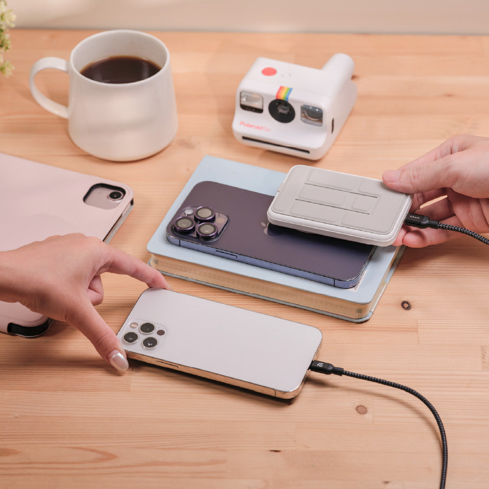 GRAVITY CS10 Magnetic Power Bank with Foldable Stand