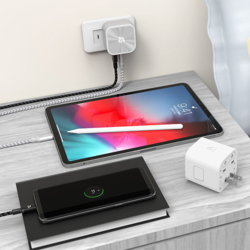 OMNIA T3 Universal Travel Adapter