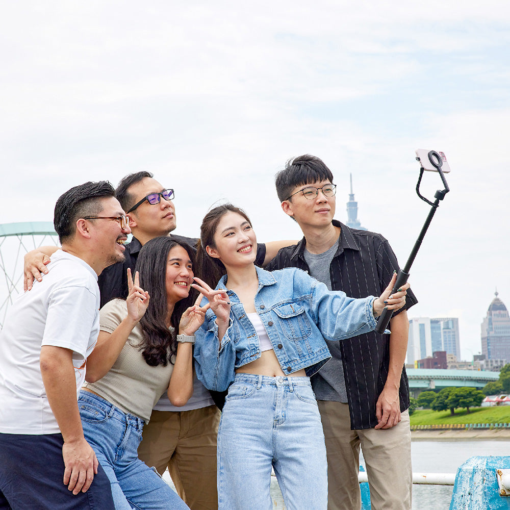 SELFIE Pro Wireless Bluetooth Tripod Selfie Stick