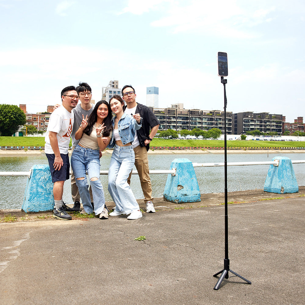 SELFIE Pro Wireless Bluetooth Tripod Selfie Stick