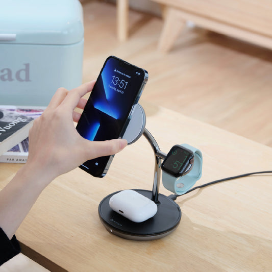 OMNIA M3+ Magnetic 3-in-1 Wireless Charging Station